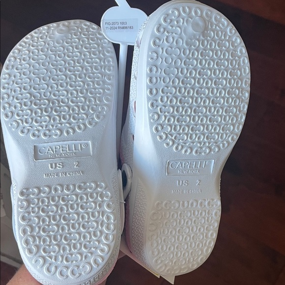Capelli of New York Kids White and Pink Water Shoes/Crocs - Picture 2 of 2